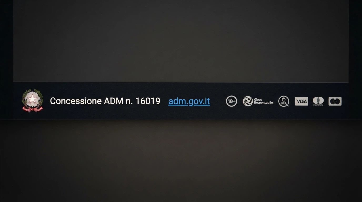 Il footer di un casinò online con il logo ADM, il numero di concessione a cinque cifre e il link al sito ufficiale adm.gov.it, accanto alle icone del gioco responsabile e del RUA